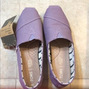 Brand new TOMS size 8